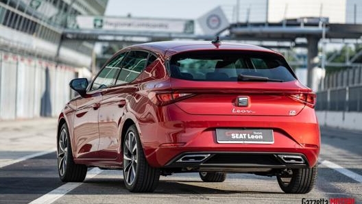 Sulla quarta serie di Seat Leon debutta la striscia a Led che unisce i gruppi ottici posteriori introdotta dalla Tarraco