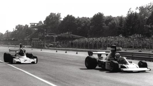 Foto d’archivio: la Ferrari di Clay Regazzoni precede la Brabham di Reutemann in un GP del 1974. LaPresse