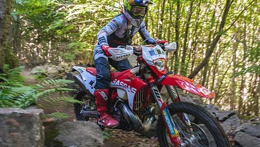 Tadeusz Blazusiak, 38 anni, in azione durante l’Hard Enduro sull’Abetone