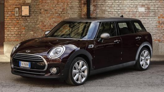 La Mini Cooper è in offerta a 26.550 euro invece dei 36.900 di listino