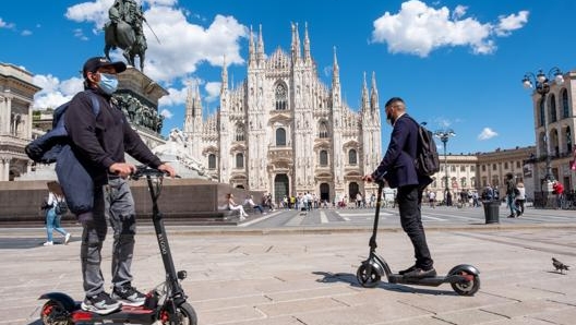 Monopattini elettrici ora dominano lo scenario della mobilità urbana . Ansa