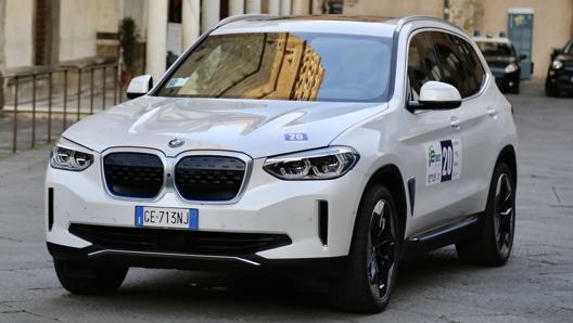 Bmw iX3 monta una batteria da 80 kWh