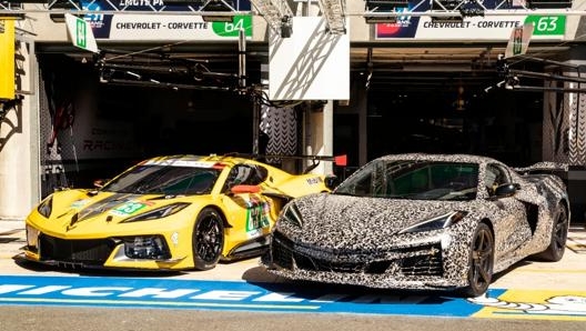 La futura Corvette C8 Z06 a fianco della versione da gara C8.R a Le Mans