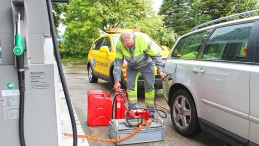 Estrarre il gasolio sporco con una pompa esterna può limitare i danni qualora si individui il problema in tempo