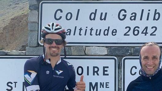 Zarco in cima al Galibier insieme a Loic Baudin (foto @johannzarco)