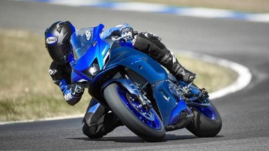 La nuova Yamaha R7