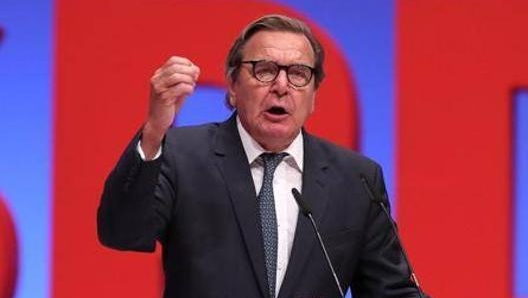 Gerhard Schroeder si è schierato contro la scelta VW