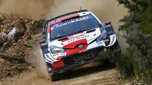 Elfyn Evans su Toyota Yaris Gazoo Racing secondo in classifica dopo Ogier