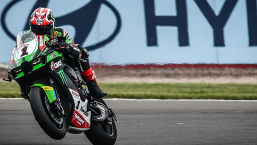 Jonathan Rea sull’umido di Donington in Superpole Race