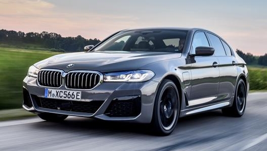 La Bmw Serie 545e  plug-in hybrid da 394 Cv di potenza