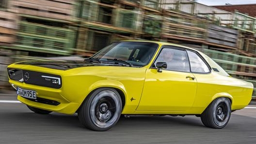 Opel Manta GSe, linee classiche e meccanica moderna. Qualcosa più di un restomod