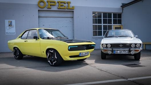 Opel Manta GSe accanto a un esemplare originale del 1974