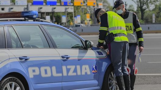 Foto d’archivio di un posto di blocco della polizia. Ansa