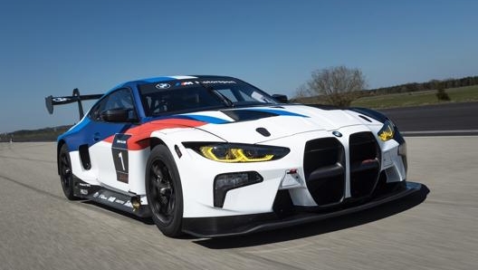 Bmw M4 GT3 monta il motore 6 cilindri in linea da tre liti che eroga 590 Cv