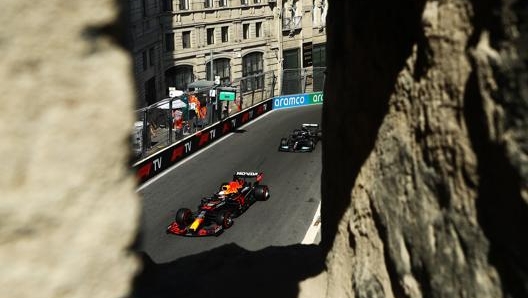 Lewis Hamilton partirà dalla seconda posizione, Max Verstappen subito dietro: terzo