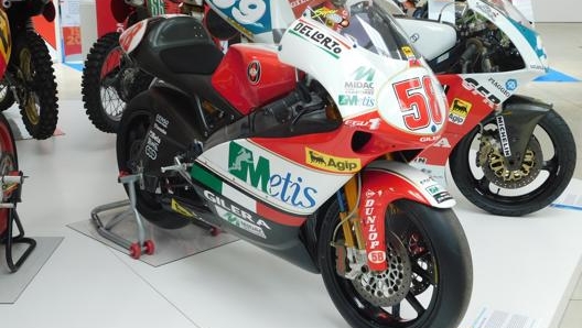 Nella parte finale del nostro viaggio c’erano delle moto sportive invidiabili come la Gilera del Mondiale 2008 di Marco Simoncelli