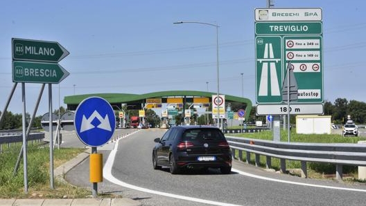 Diamo uno sguardo a come cambiano le regole relative agli spostamenti in auto e moto con l'arrivo della zona bianca. Ansa