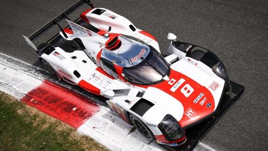 La Toyota GR010 Hybrid di Conway, Kobayashi e Lopez, durante un passaggio della 6 ore di Monza 2021 da loro vinta