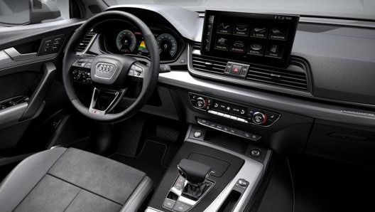 Gli interni del Suv con il cambio S tronic a 7 rapporti