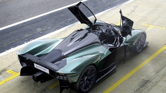 A Pebble Beach la presentazione di Aston Martin Valkyrie Spider