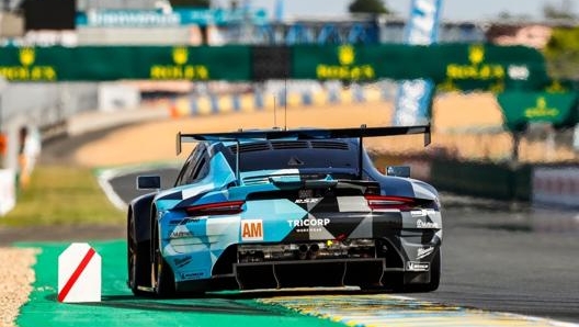 L’attore in pista a bordo di una 911 Rsr numero 77 del team Proton Racing. Foto Twitter Porsche Motorsport