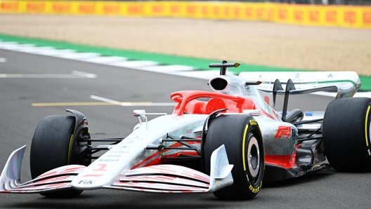 Il modello in scala 1:1 di una F1 2022 presentato a Silverstone. Getty