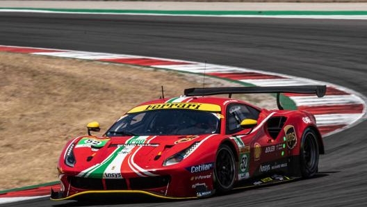 La Ferrari 488 Gte Evo da competizione monta un motore V8 biturbo con potenza limitata a 550 Cv circa