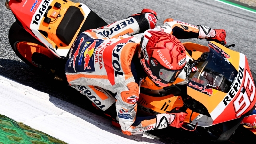 Marquez è primo nelle FP1 ma poi scivola. Afp