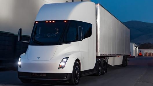 Linee moderne ed esclusive per il Tesla Semi