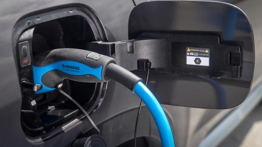 La batteria di Hyundai Santa Fe Phev ha una capacità di 13,8 kWh