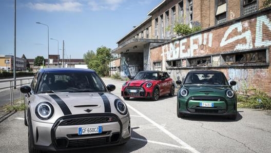 La gamma Mini con i modelli 5 porte e 3 porte, quest’ultima anche con powertrain elettrico