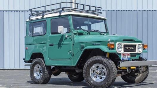 Tom Hanks ha deciso di salutare la sua Toyota FJ40 Land Cruiser prodotta negli anni ‘80 (foto bonhams.com)