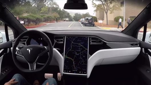 L’Autopilot di Tesla è conforme al Livello 2