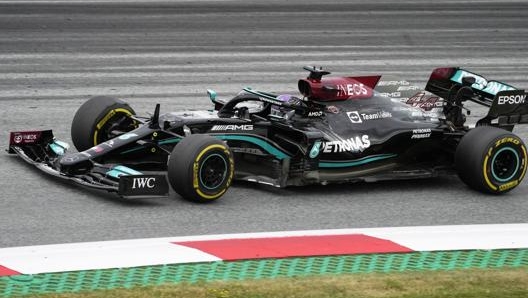 Lewis Hamilton a bordo della sua Mercedes W12