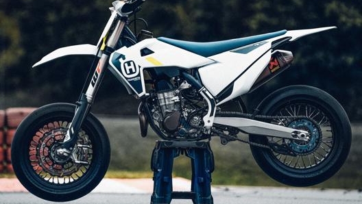 Sospensioni WP e 63 Cv di potenza per la Husqvarna FS 450 2022