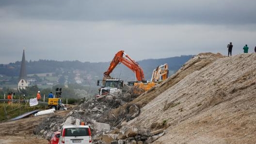 Per le infrastrutture giunte a fine vita, non in regola con le nuove norme antismiche, si procede alla demolizione e alla successiva ricostruzione