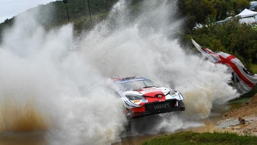 Elfyn Evans secondo in Sardegna