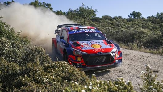 Ott Tänak al Rally Italia Sardegna su Hyundai i20 Coupé