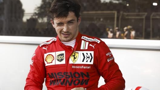 Charles Leclerc in pole a Baku con la Ferrari. Epa