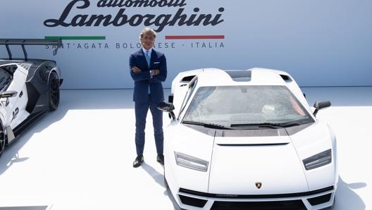 Stephan Winkelmann presenta la nuova  Countach Lpi 800-4