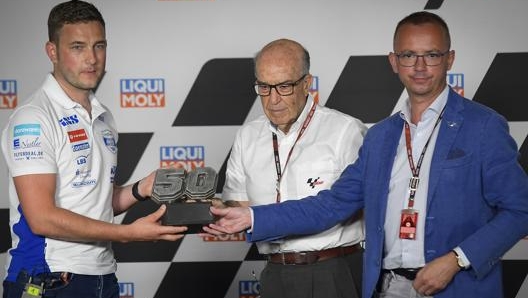 Il team manager della Pruestel con Jan Stovicek (FIM) e Carmelo Ezpeleta (CEO Dorna)