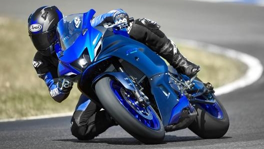 La Yamaha R7 in azione in pista