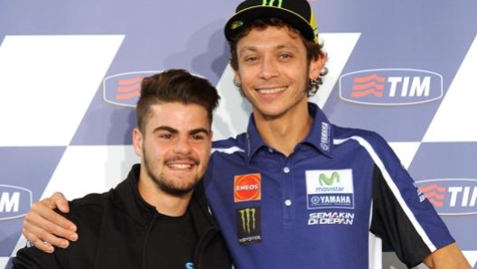 Un giovanissimo Romano Fenati con Valentino Rossi