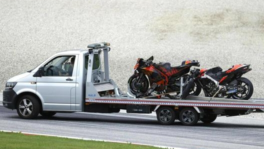 Le carcasse delle moto coinvolte nell’incidente al Red Bull Ring