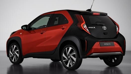 Toyota Aygo X monta un motore benzina tre cilindri da 1 litri che eroga 72 Cv