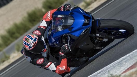 Il motore bicilindrico ha poco allungo, ma è ricco di coppia per agevolare l’uscita di curva