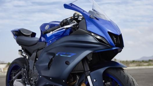 La nuova Yamaha R7 è curata nei minimi dettagli e non ha niente da invidiare a R6 e R1