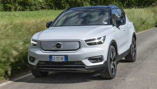 Volvo XC40 Recharge in prova ha una batteria da 75 kWh e  408 Cv di potenza