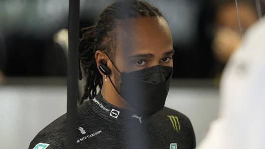 Lewis Hamilton al paddock del Brasile. Ap