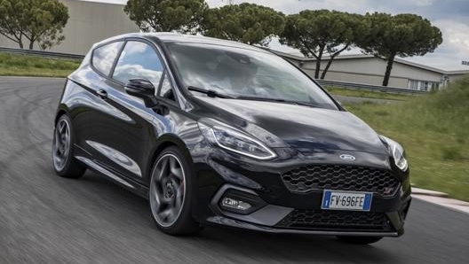 Ford Fiesta ST monta un motore tre cilindri da 1,5 litri che eroga 200 Cv